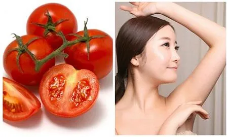 Miếng cà chua được chà xát lên vùng da nách, minh họa cách triệt lông nách tại nhà bằng cà chua.