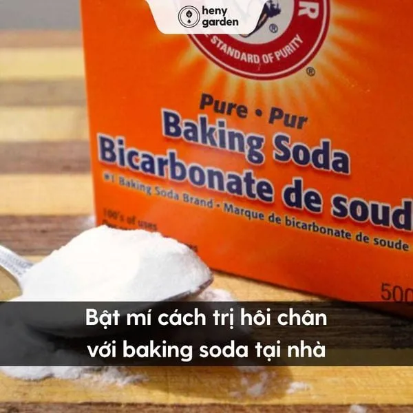 Baking soda có tính kiềm giúp trung hòa mùi hôi chân tại nhà hiệu quả