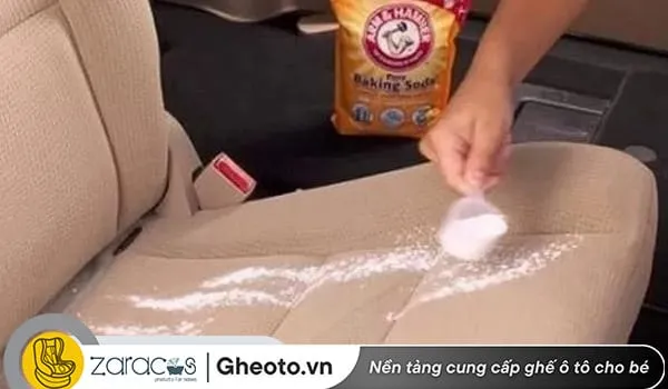 rac-baking-soda-de-hut-mui-tanh-hai-san-tren-xe.jpg