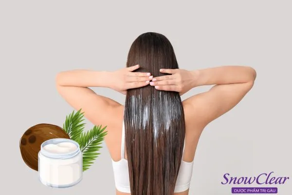 Sử dụng dầu dừa chứa Acid Lauric để kháng khuẩn và dưỡng ẩm da đầu.