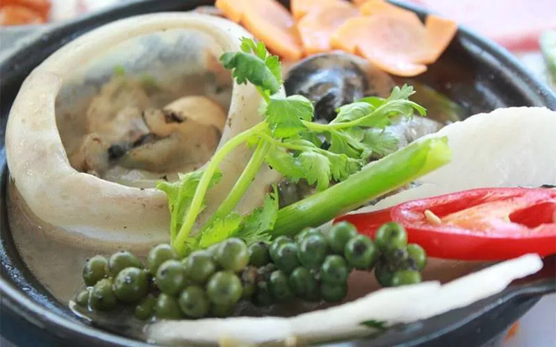 Hương Vị Ấm Áp Của Mắt Cá Ngừ Hầm Tiêu Xanh